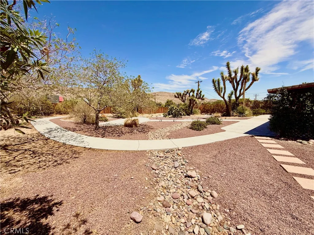 54822 El Prado Trail, Yucca Valley, California 92284 home-pic-18