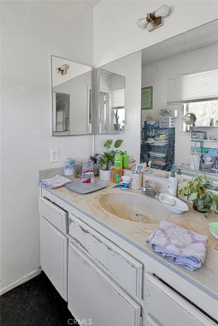 14720 Main Street, Hesperia, California 92345 home-pic-14