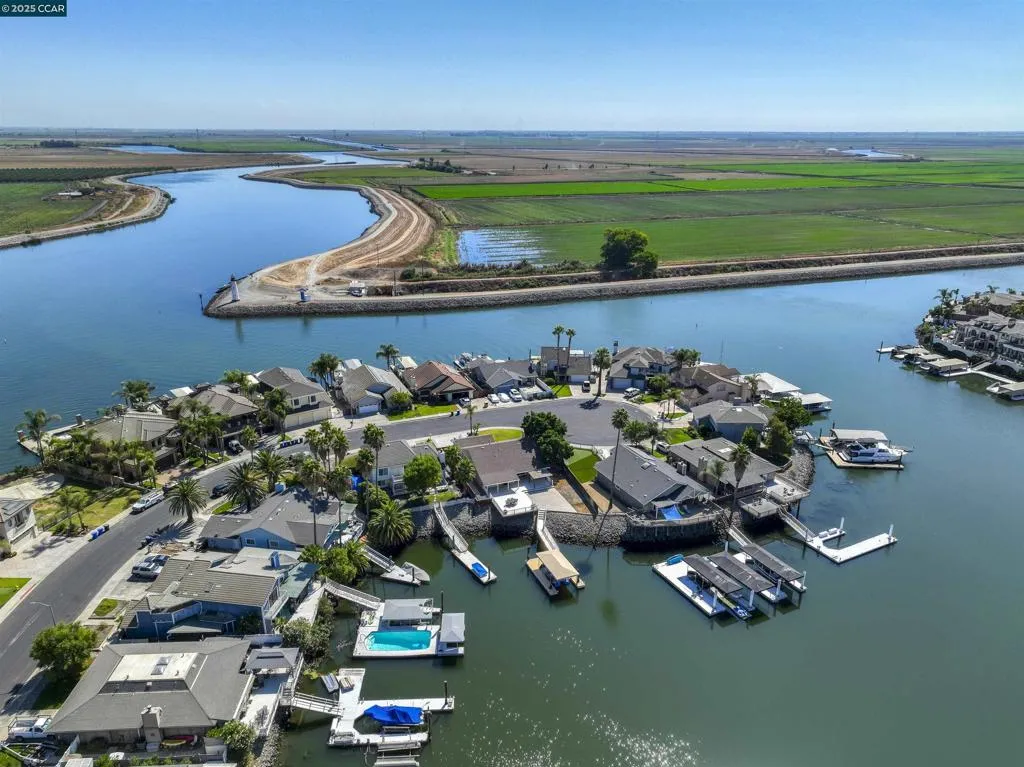 51 Discovery Bay Blvd, Discovery Bay, California 94505 home-pic-0