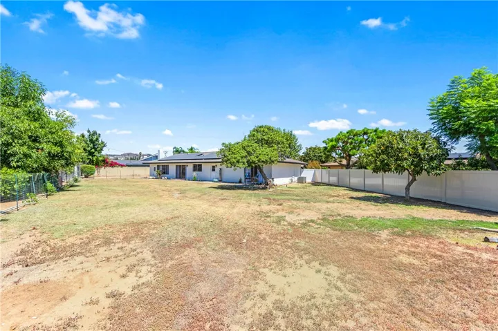 Sprawling 17,608 sq ft lot, endless possibilities!