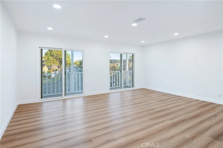 Large Bonus Room w/closet