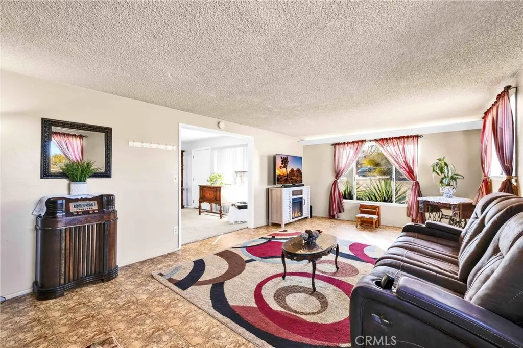 4869 Avenida La Manana, Joshua Tree, California 92252 home-pic-7