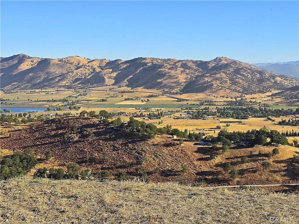 Timeless rural charm with a sense of close-knit community. I like Tehachapi; folks still wave back when you throw a hand up from your steering wheel.