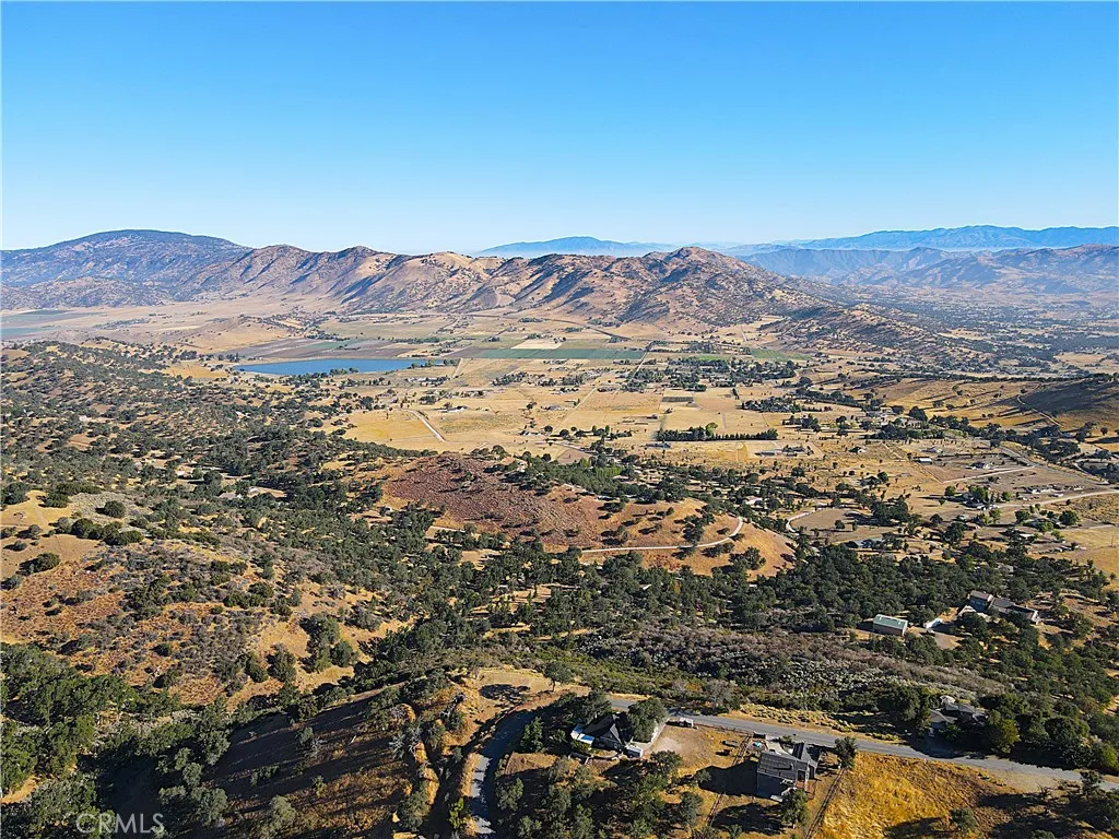 World-class views with year-round postcard-perfect scenery, owning the tip of the mountain!