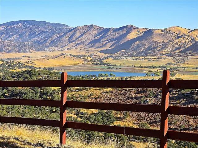 Whether you’re building now or later, this property delivers on every front: scenery, infrastructure, privacy, and peace.
