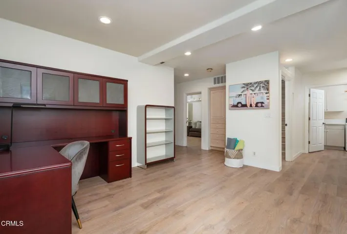 5-web-or-mls-805MW-1401GreenockLn-18