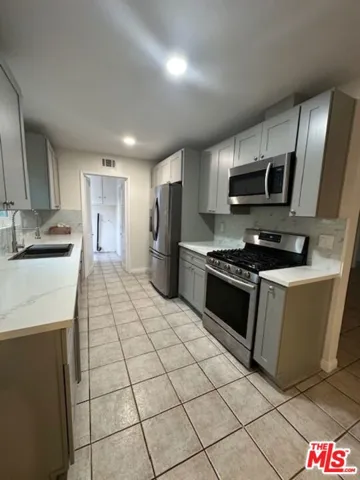 1514 E 215th Place, Carson, California 90745