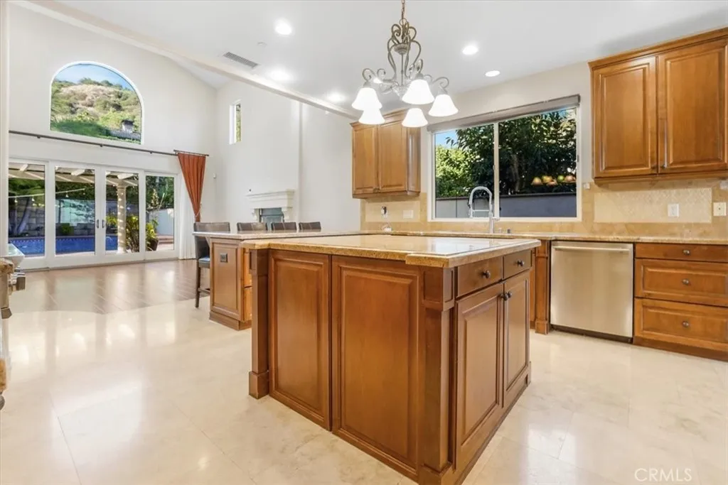 891 Crescent Drive, Monrovia, California 91016 home-pic-17