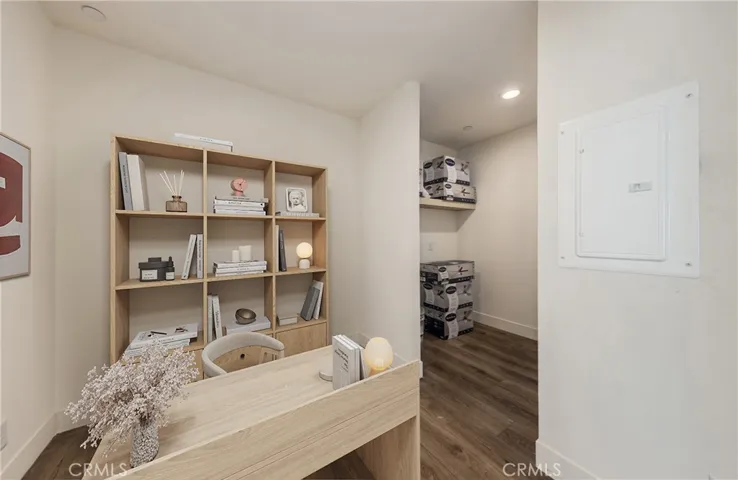 Flex room virtually staged office