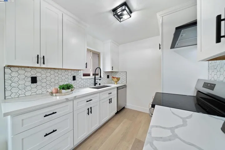 19267 Gliddon St, Castro Valley, California 94546