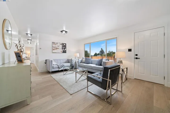 19267 Gliddon St, Castro Valley, California 94546