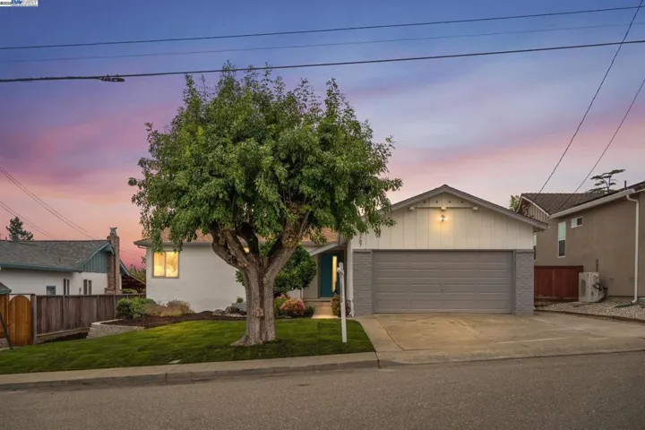 19267 Gliddon St, Castro Valley, California 94546