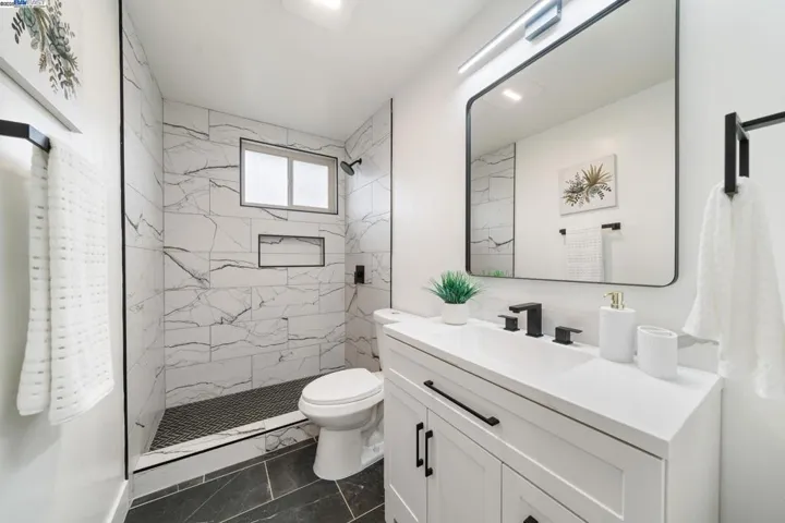 19267 Gliddon St, Castro Valley, California 94546