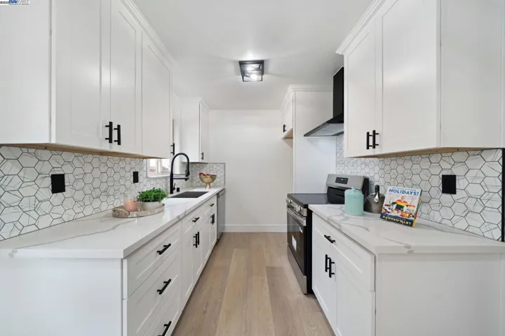 19267 Gliddon St, Castro Valley, California 94546