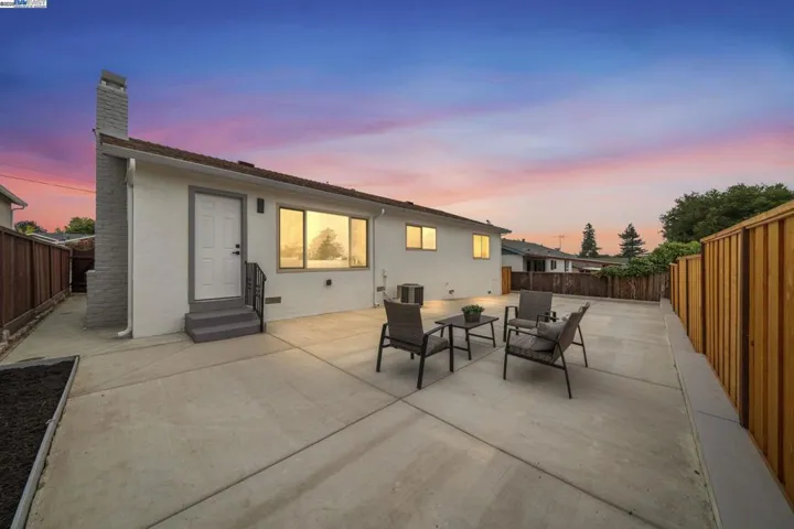 19267 Gliddon St, Castro Valley, California 94546