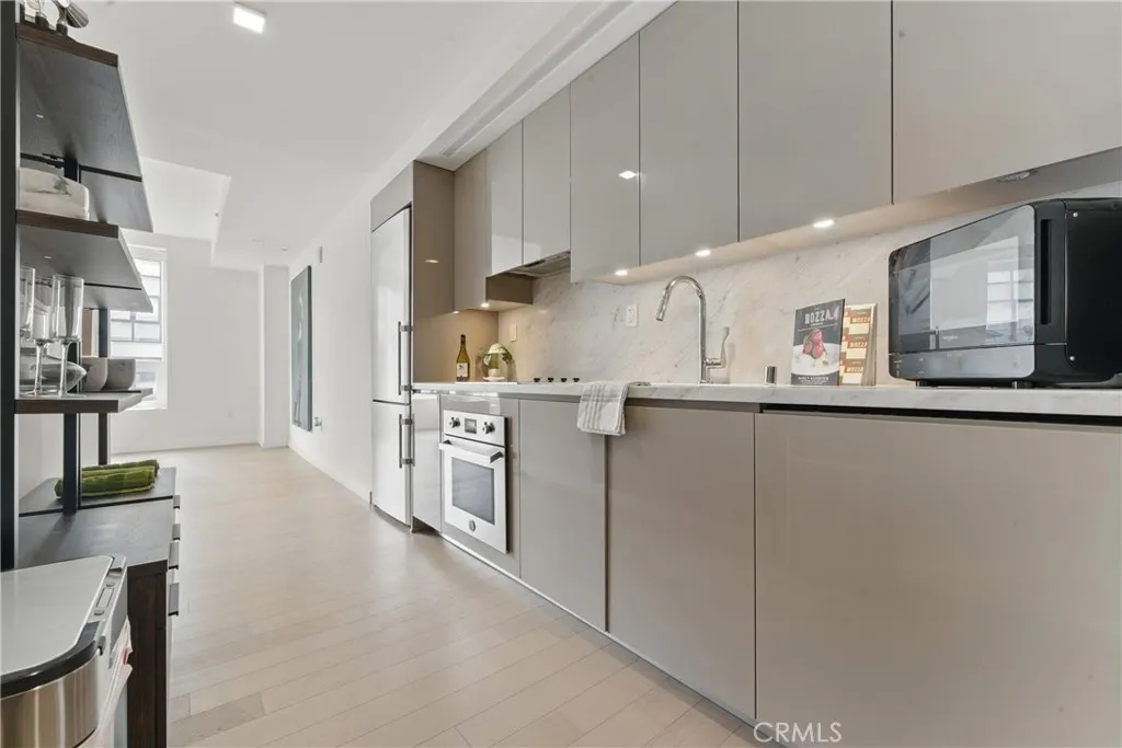 1050 S Grand Avenue 705, Los Angeles, California 90015 home-pic-16