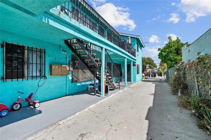 1114 W 105th Street, Los Angeles, California 90044