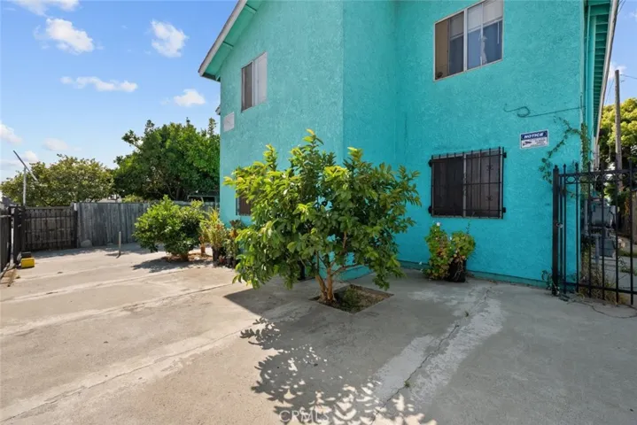 1114 W 105th Street, Los Angeles, California 90044