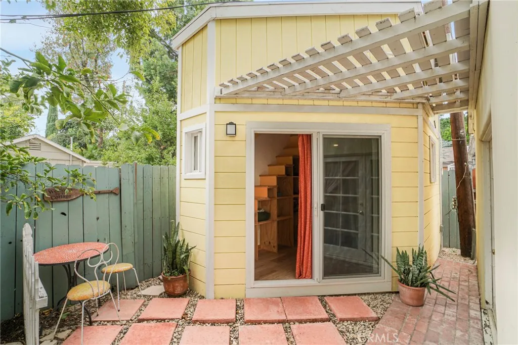 5223 Alhama Drive, Woodland Hills, California 91364 home-pic-21