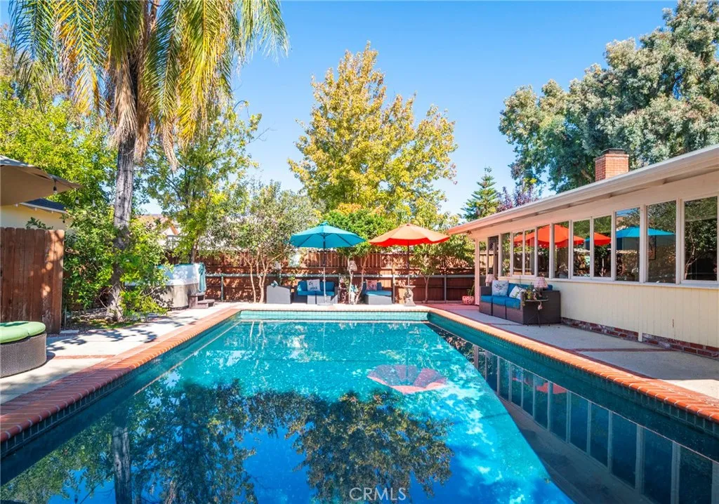 5223 Alhama Drive, Woodland Hills, California 91364 home-pic-0