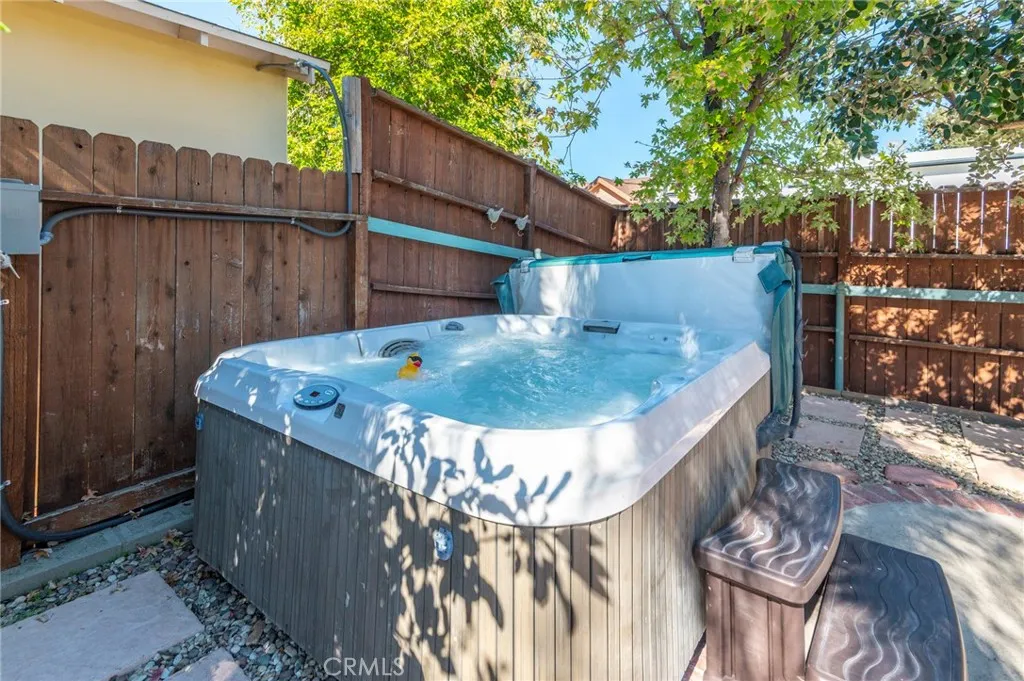 5223 Alhama Drive, Woodland Hills, California 91364 home-pic-28