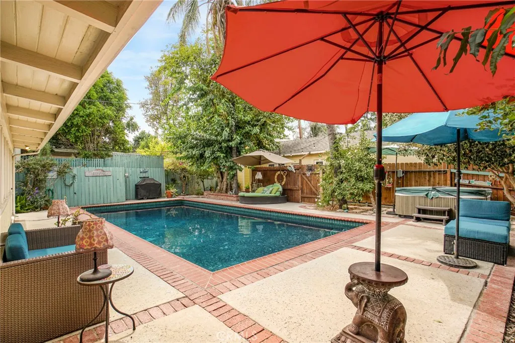 5223 Alhama Drive, Woodland Hills, California 91364 home-pic-25
