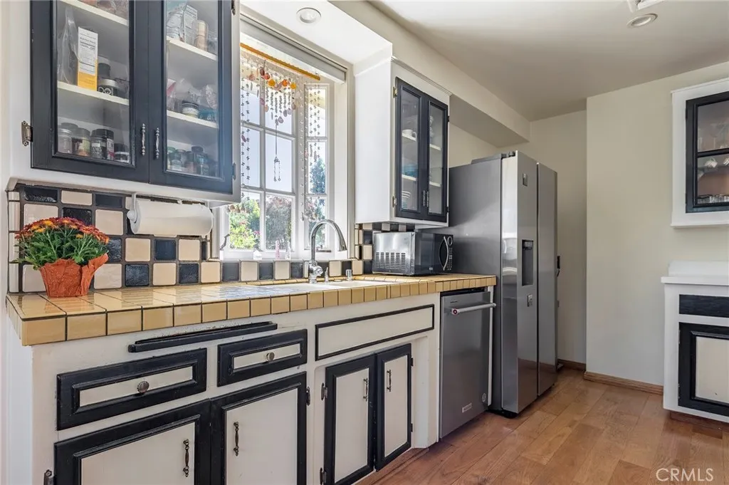 5223 Alhama Drive, Woodland Hills, California 91364 home-pic-6