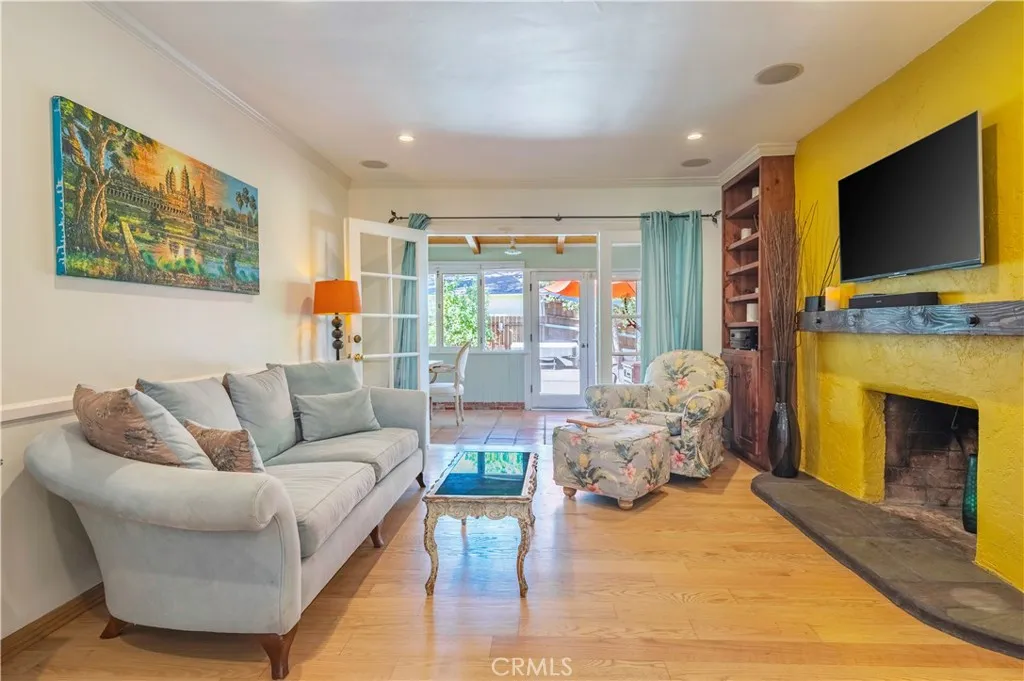 5223 Alhama Drive, Woodland Hills, California 91364 home-pic-4