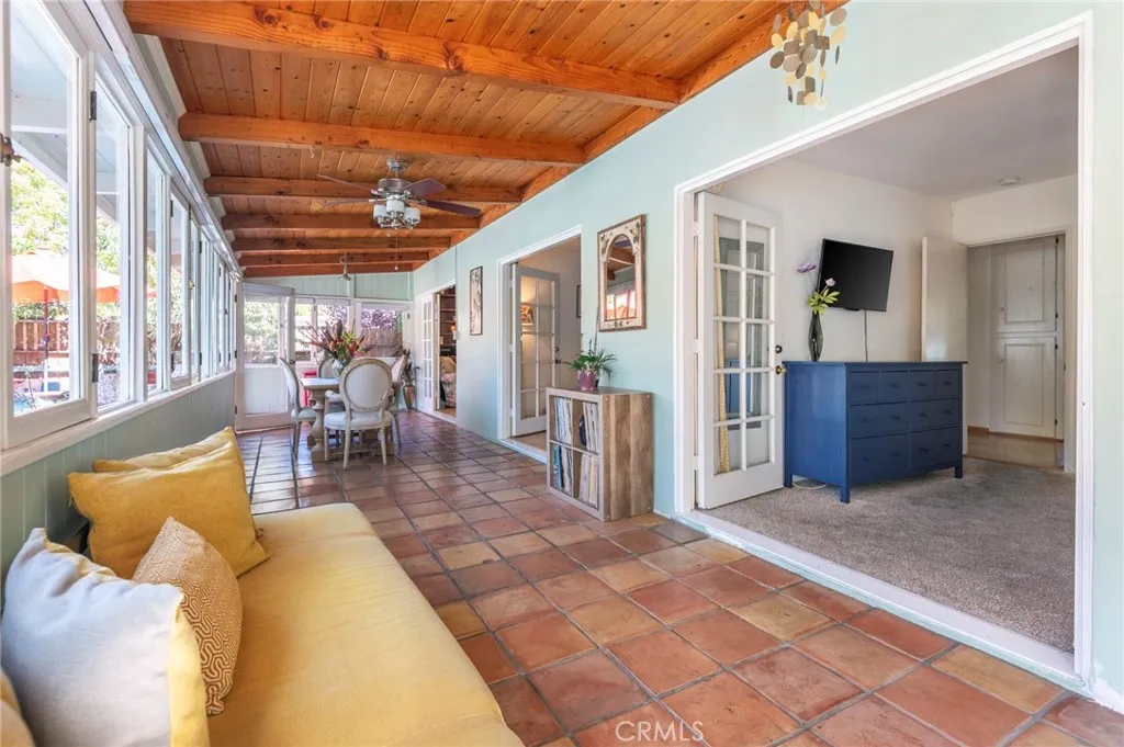 5223 Alhama Drive, Woodland Hills, California 91364 home-pic-9