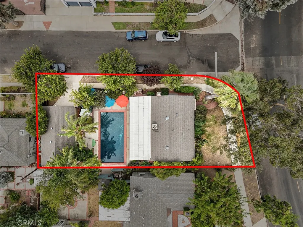 5223 Alhama Drive, Woodland Hills, California 91364 home-pic-30