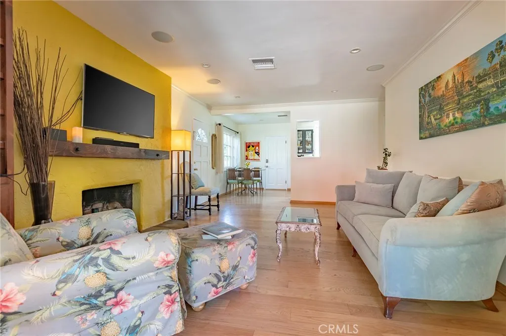 5223 Alhama Drive, Woodland Hills, California 91364 home-pic-3