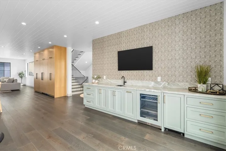 518 S Gertruda Avenue, Redondo Beach, California 90277