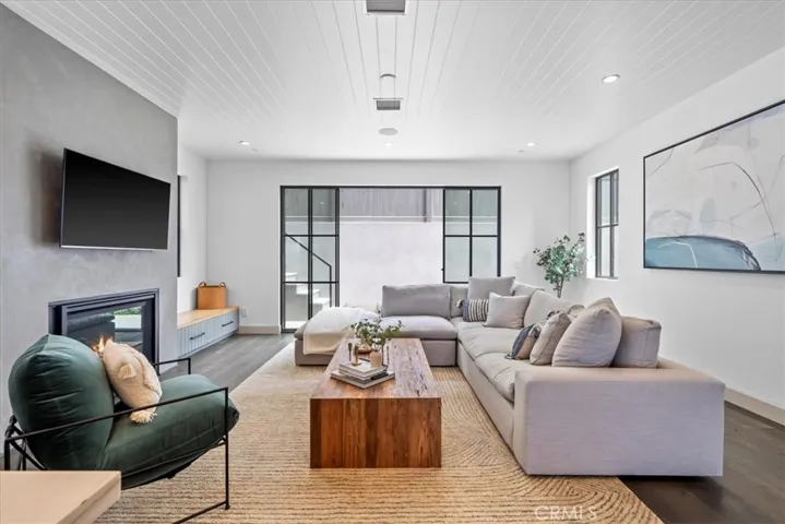 518 S Gertruda Avenue, Redondo Beach, California 90277