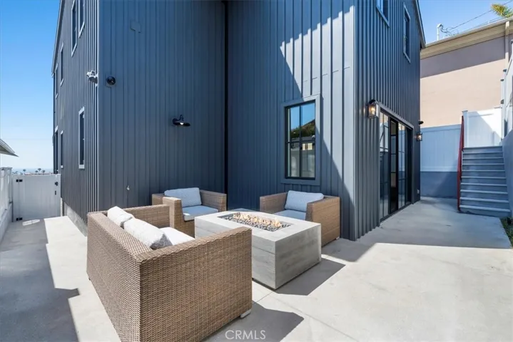 518 S Gertruda Avenue, Redondo Beach, California 90277