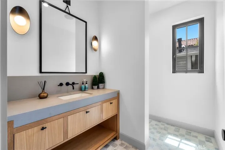 518 S Gertruda Avenue, Redondo Beach, California 90277