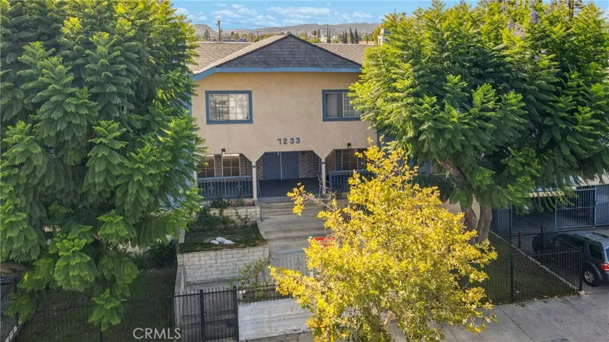 7233 Loma Verde Avenue, Canoga Park, California 91303