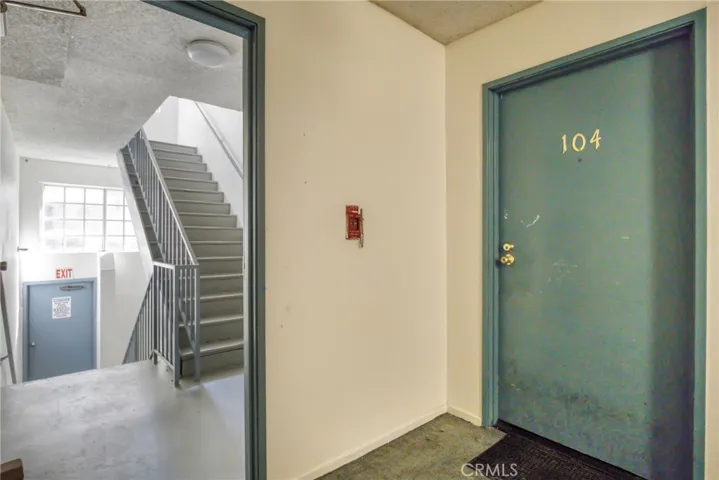 7233 Loma Verde Avenue, Canoga Park, California 91303