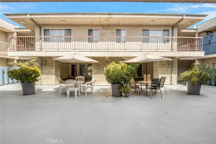 7233 Loma Verde Avenue, Canoga Park, California 91303