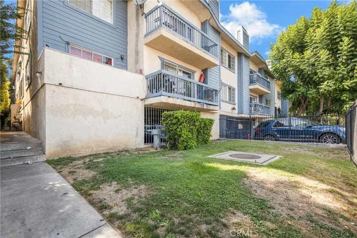 7233 Loma Verde Avenue, Canoga Park, California 91303