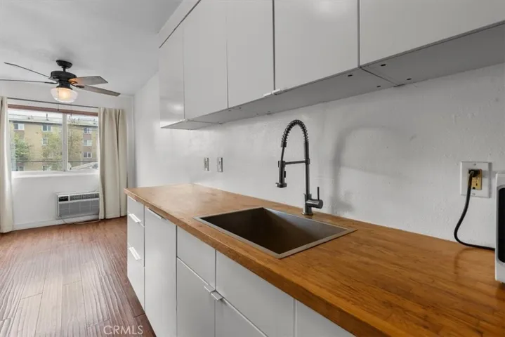 525 N Sycamore 320, Los Angeles, California 90036