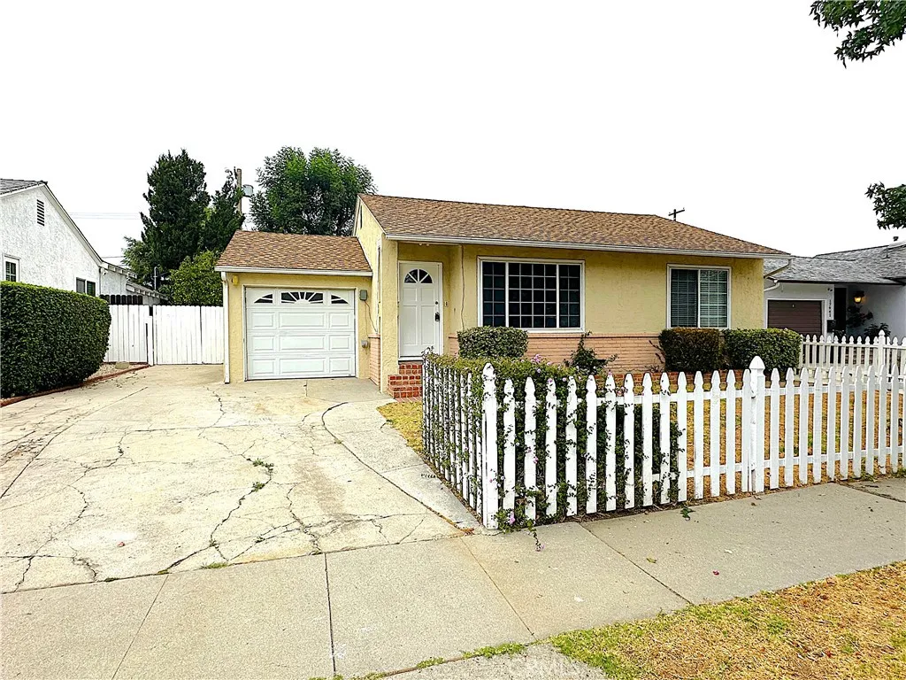 17947 Emelita Street, Encino, California 91316, 3 Bedrooms Bedrooms, ,2 BathroomsBathrooms,Residential Lease,For Rent,Emelita,SR25194512