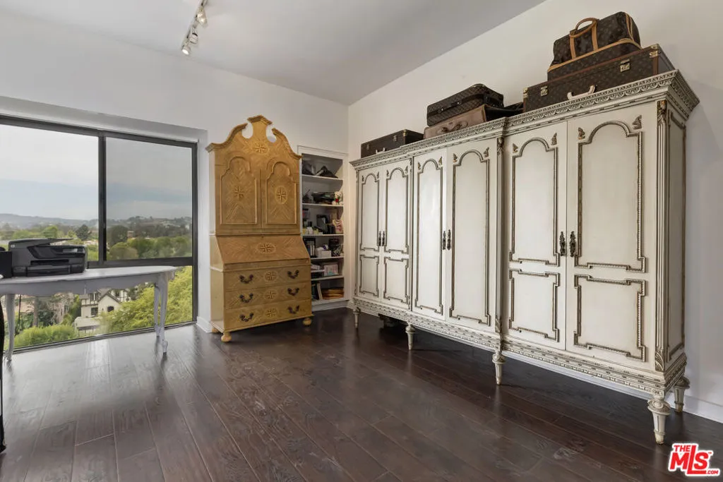 10445 Wilshire Boulevard 703, Los Angeles, California 90024 home-pic-6