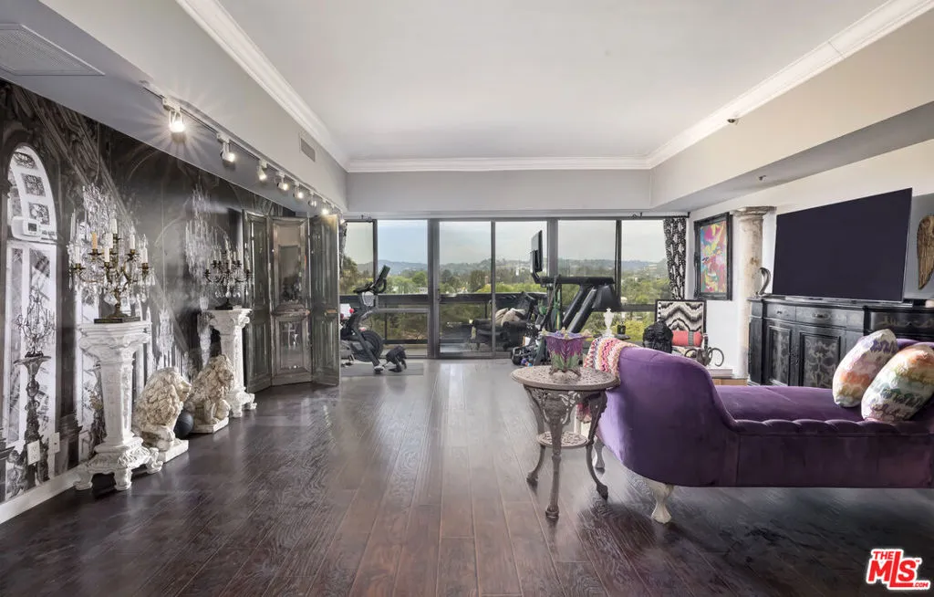 10445 Wilshire Boulevard 703, Los Angeles, California 90024 home-pic-1