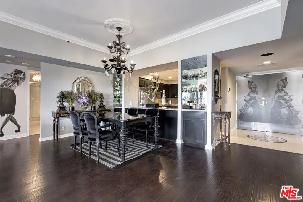 10445 Wilshire Boulevard 703, Los Angeles, California 90024 home-pic-2