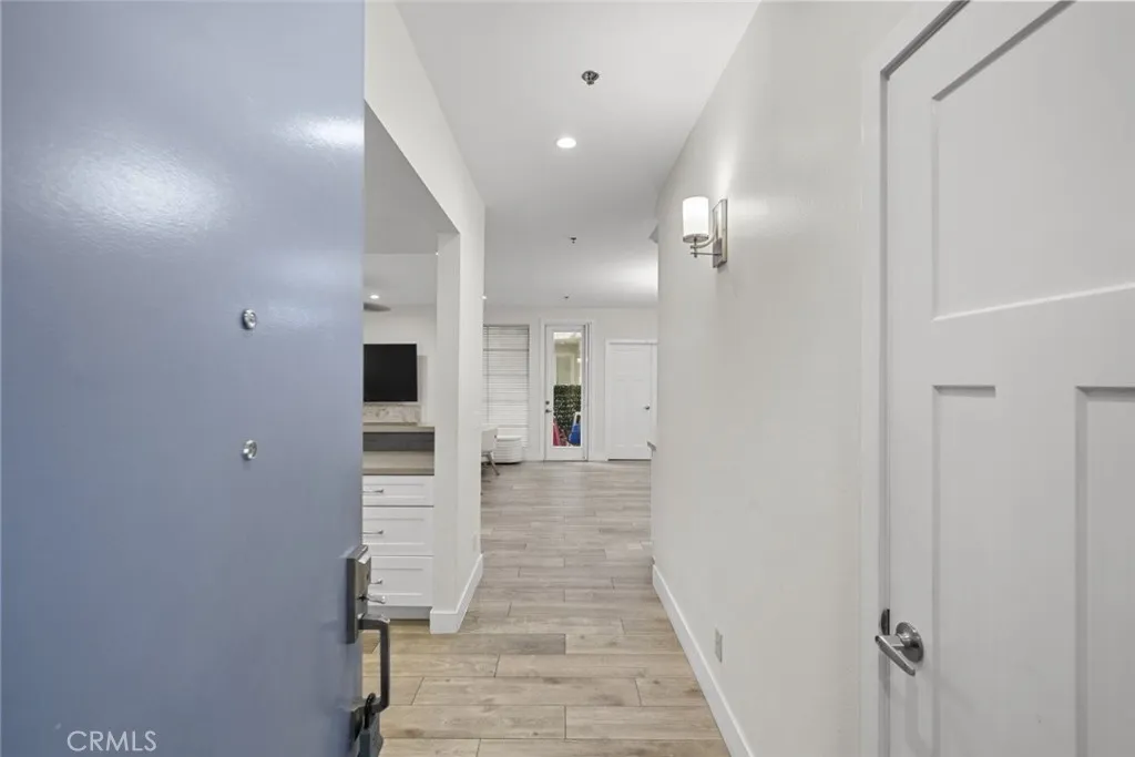 5350 White Oak Avenue 113, Encino, California 91316 home-pic-20