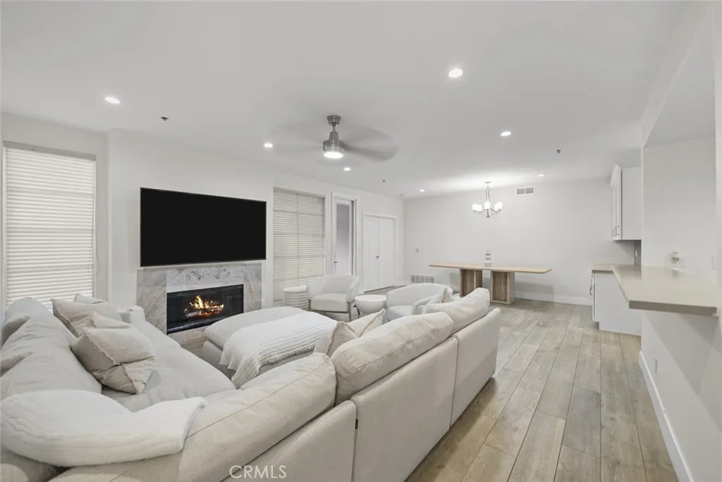 5350 White Oak Avenue 113, Encino, California 91316 home-pic-22