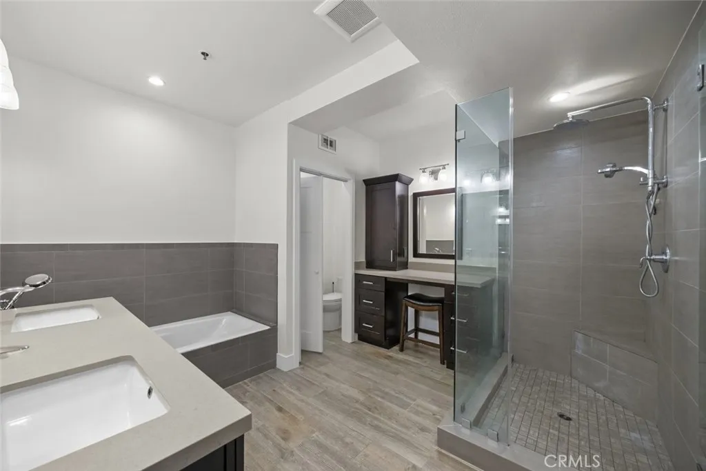 5350 White Oak Avenue 113, Encino, California 91316 home-pic-10