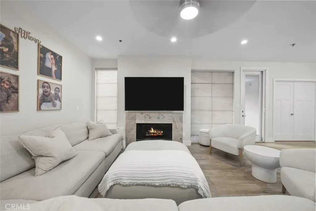 5350 White Oak Avenue 113, Encino, California 91316 home-pic-25
