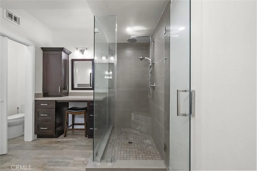 5350 White Oak Avenue 113, Encino, California 91316 home-pic-11