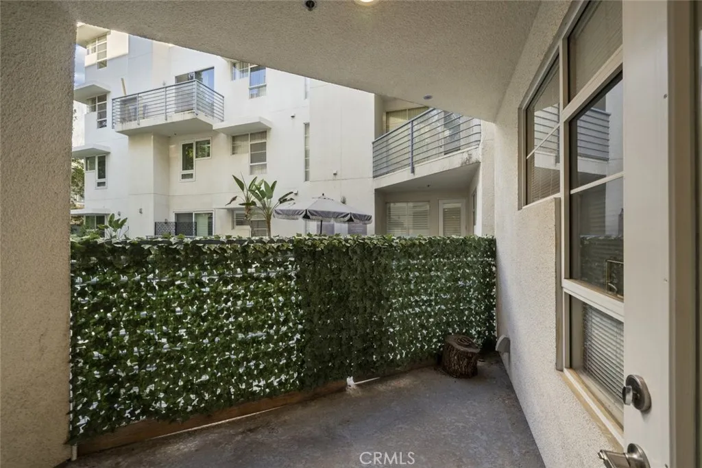 5350 White Oak Avenue 113, Encino, California 91316 home-pic-35